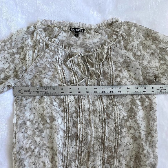 Express | Floral Lace Print Blouson Prairie Top | White & Taupe | Size: XS - Picture 3 of 6